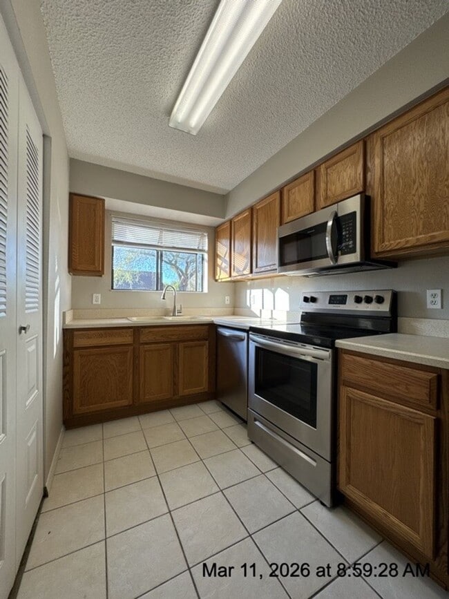 Building Photo - Daytona Beach 2/2.5 townhome