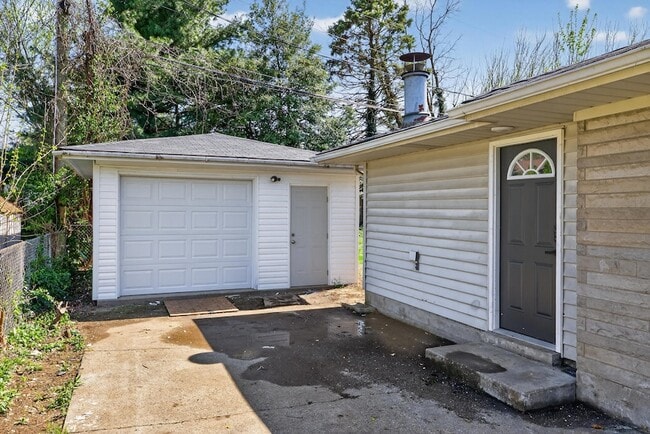 Building Photo - 1994 Brynell Dr