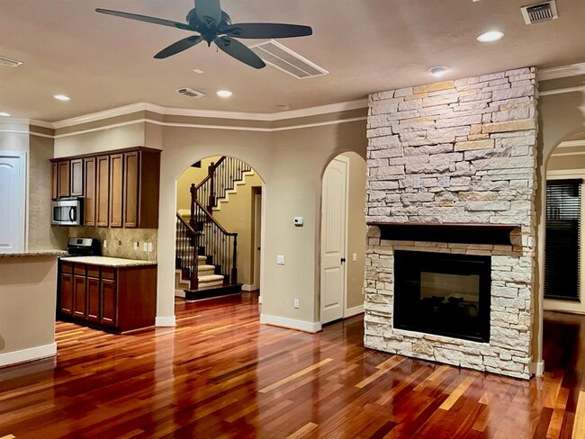 Building Photo - 11023 Robin Hood Ct