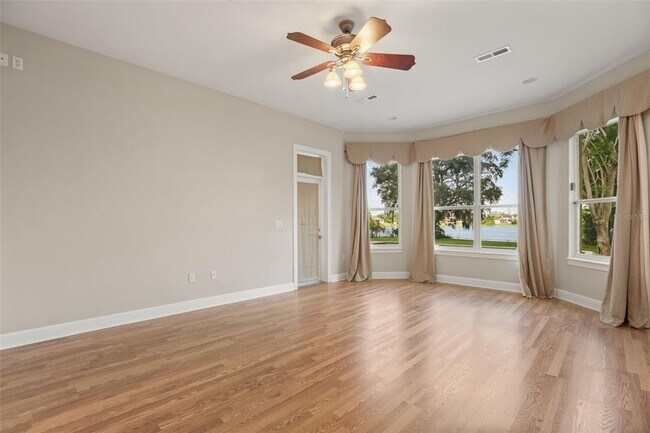 Building Photo - 5554 Palm Lake Cir