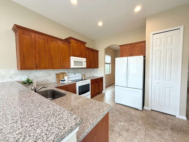 Building Photo - "Unfurnished Home on Golf Course in Hudson, FL - Spacious 1,853 Sq Ft Haven!"