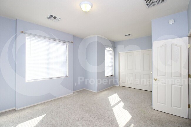 Building Photo - 3316 E Kingbird Pl