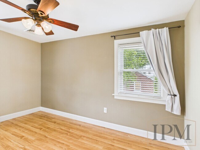 Building Photo - Available Now - Spacious 3-bedroom Home Lo...