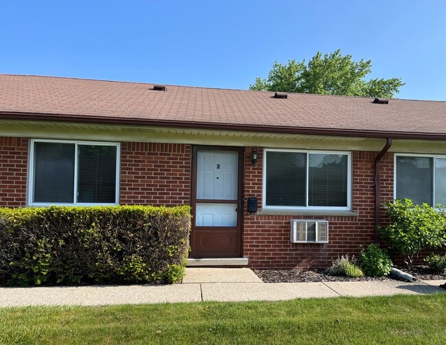 Building Photo - 3828 Devon Rd