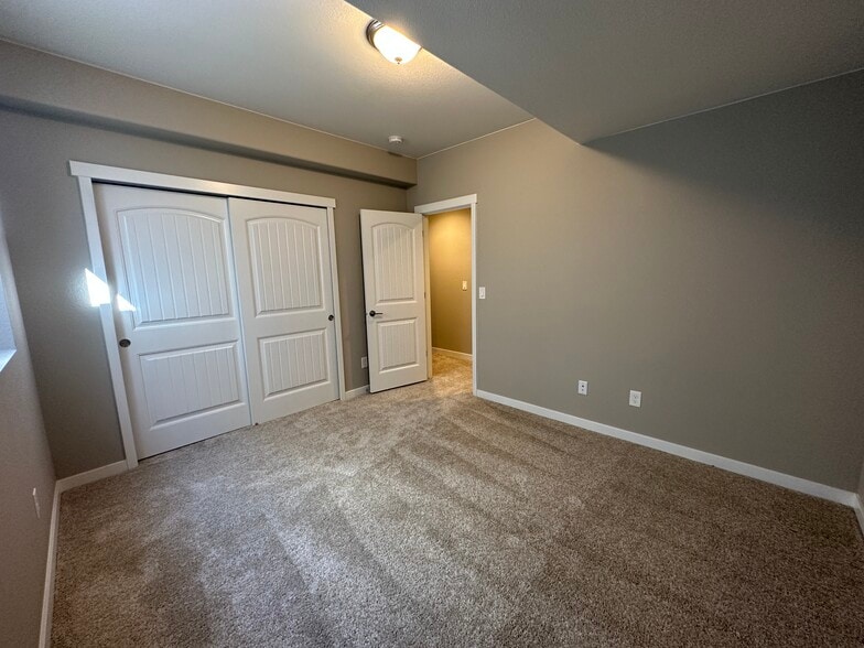 Building Photo - 6737 Sedgerock Ln