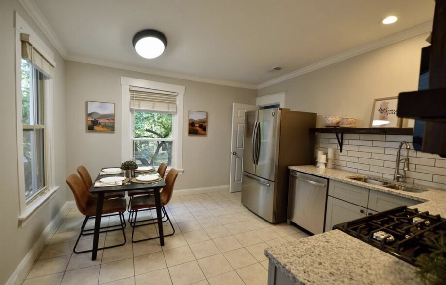 Staged photo - stainless steel appliances, gas range, granite - 1029 Russell St