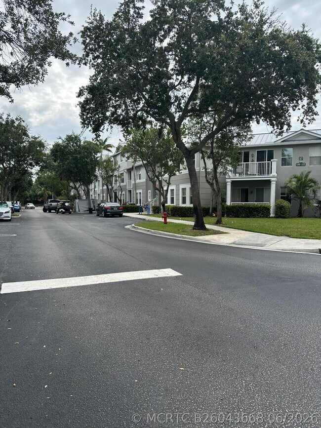 Building Photo - 1121 Shoma Dr