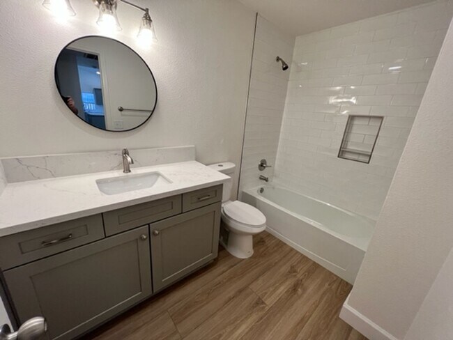 Building Photo - 1521 Cottonwood Ct S