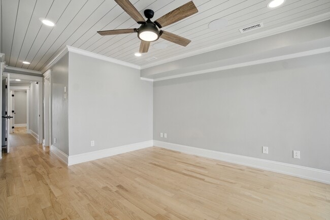 Building Photo - 100 Pinewood Rd