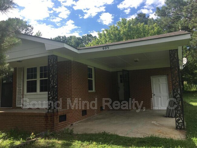 Building Photo - 605 3rd St