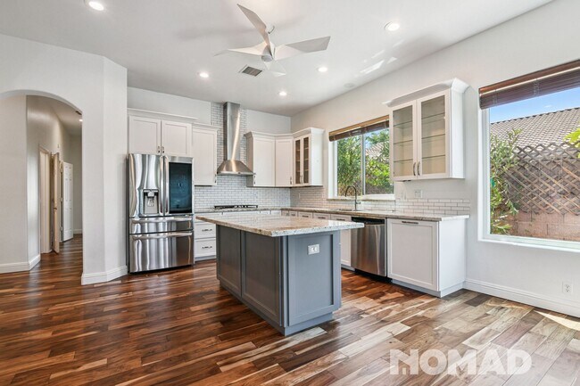 Building Photo - Spacious 4BR House on Arrowhead Lake in Gl...