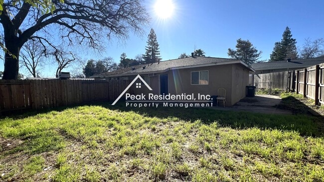 Building Photo - Carmichael 2bd/1ba Duplex near Manzanita & Auburn Blvd