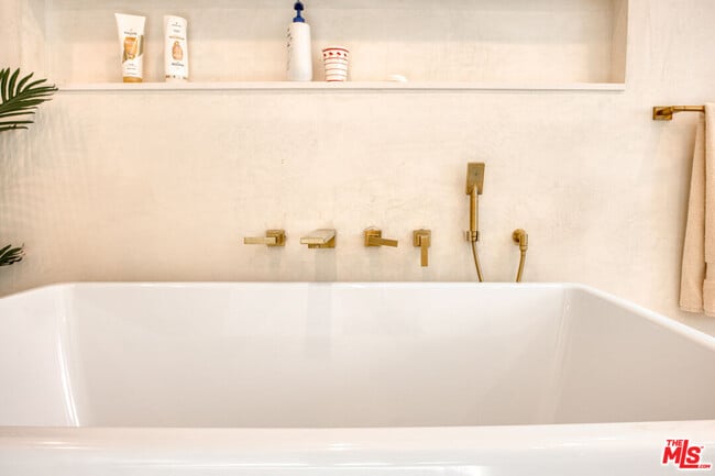 Building Photo - 70461 Boothill Rd