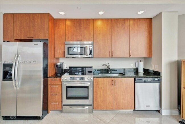 Building Photo - 315 NE 3rd Ave