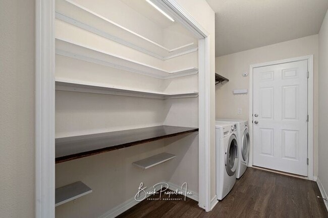 Building Photo - 5515 Peach Dr