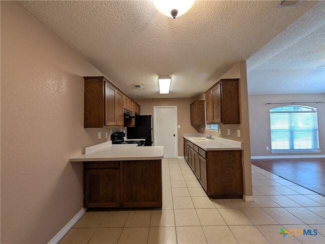 Building Photo - 1644 W County Line Rd