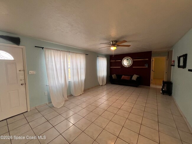 Building Photo - 2807 Tropic Rd