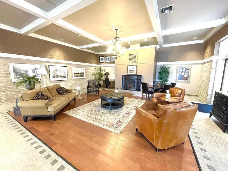 Building Photo - 234 N Broadway