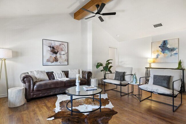 Building Photo - 2008 Matthews Ln