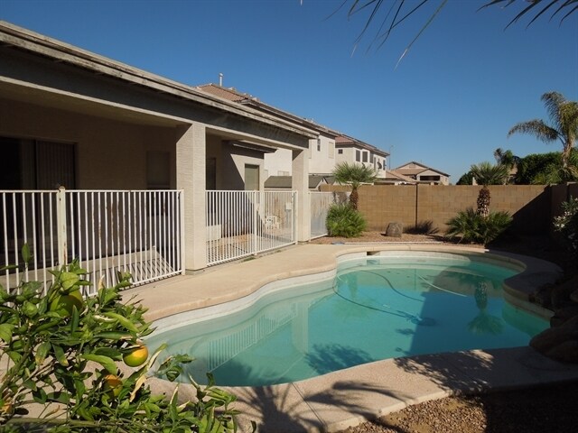 Building Photo - 12717 W Earll Dr