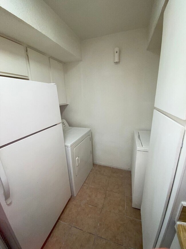 Building Photo - 1 bed 1.5 bath Apply now! $200 Move in Spe...