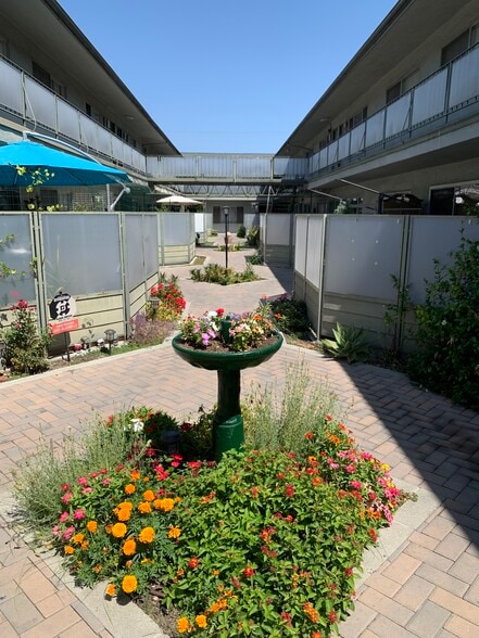 Building Photo - 800 N Eucalyptus Ave