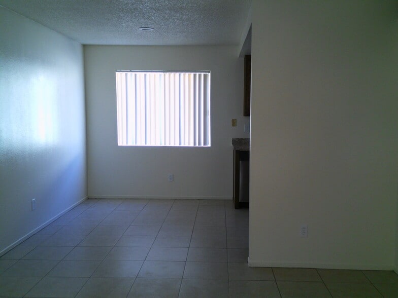 Dining Room - 404 W Barton Ave