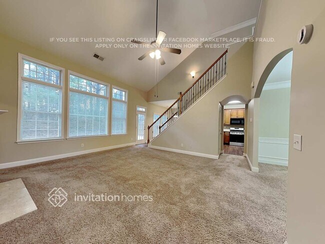 Building Photo - 490 Roland Manor Dr