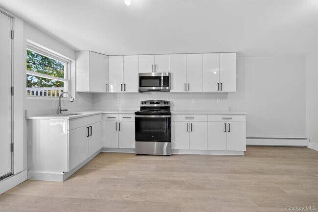 Building Photo - 12 N Church St