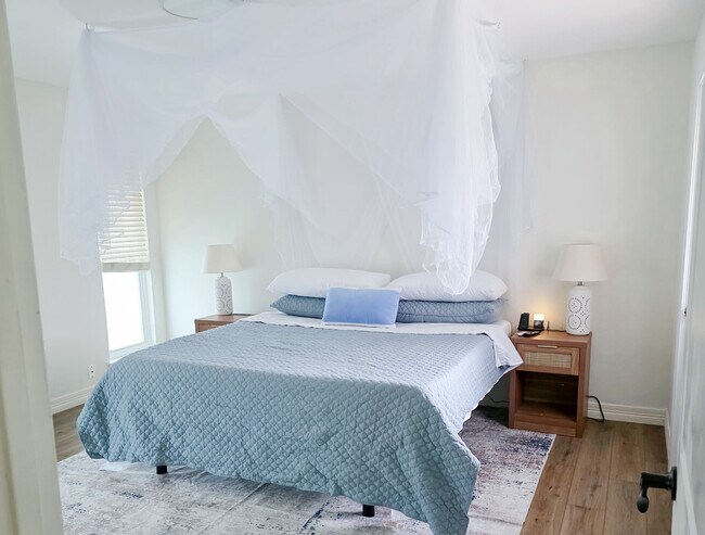 Building Photo - 4305 Temple Hill