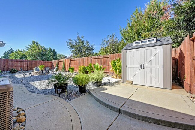 Building Photo - 238 St Tropez Ln