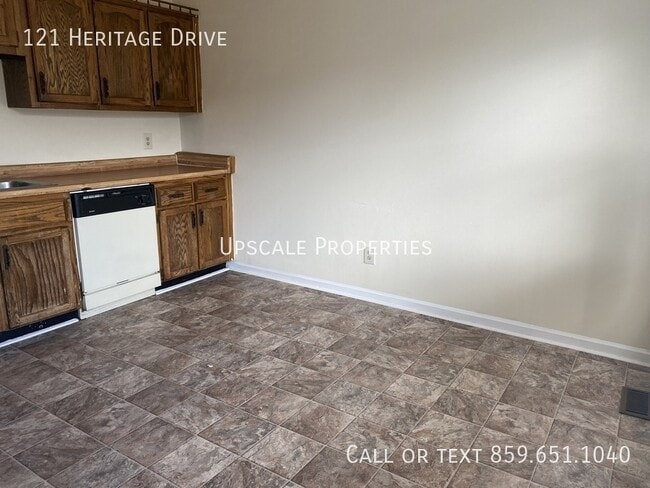 Building Photo - 121 Heritage Dr