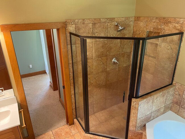 Building Photo - Charming 2 Bed, 2 Bath Custom Ranch on 5 P...