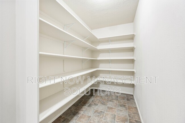 Building Photo - 1860 E Adelaide Dr