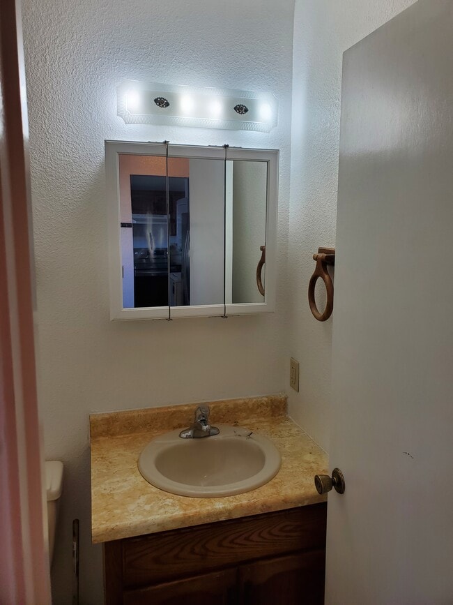 Building Photo - 138 N Willow St