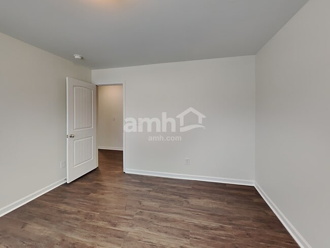 Building Photo - 216 Leland Ln