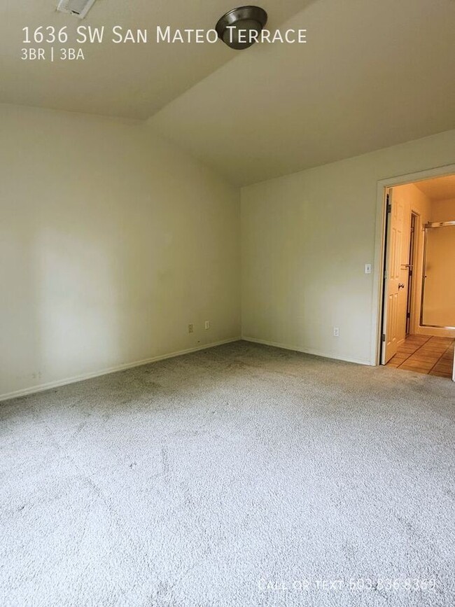 Building Photo - 1636 SW San Mateo Terrace