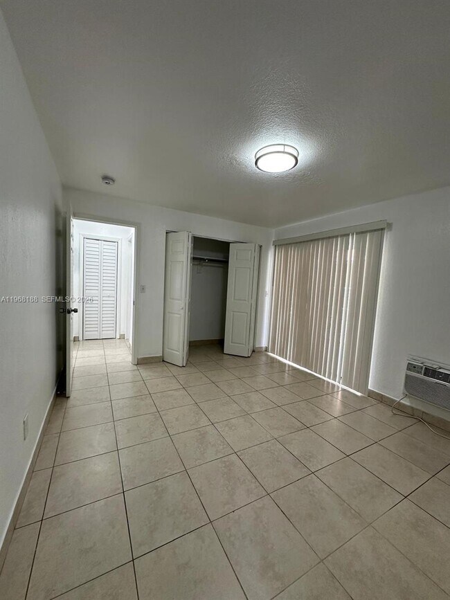 Building Photo - 16120 NE 19th Pl