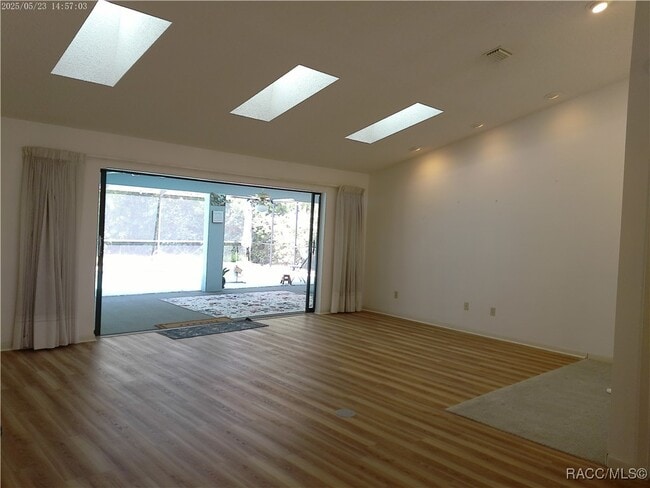 Building Photo - 96 Sycamore Cir