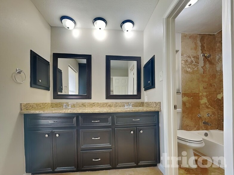 Building Photo - 2047 Lexington Woods Dr