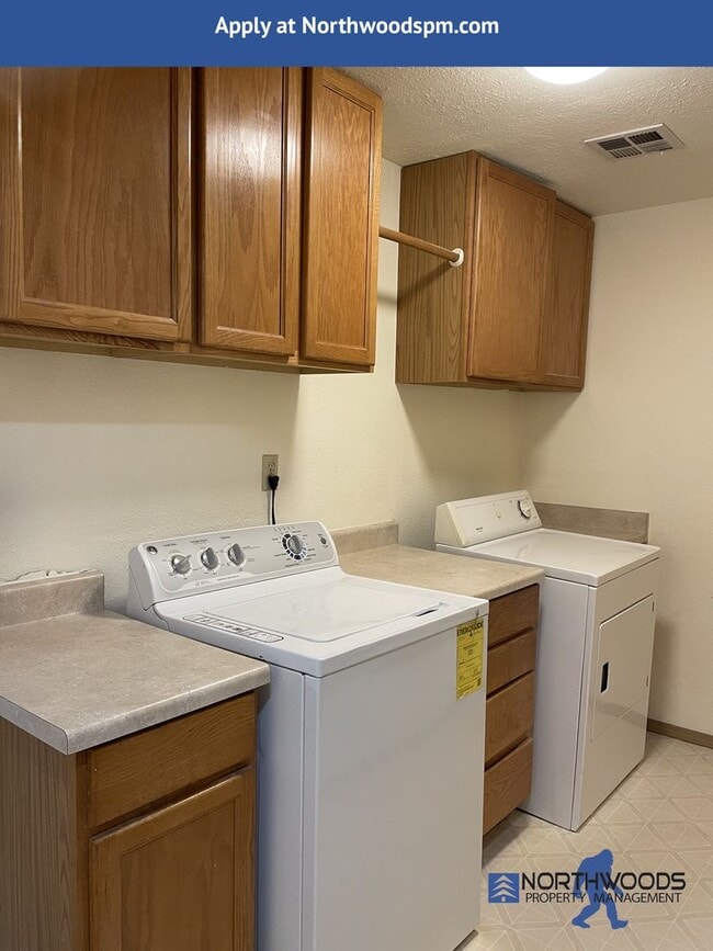 Building Photo - Very Nice 2 Bedroom 2 Bath Front duplex-All Utilities Include except Power