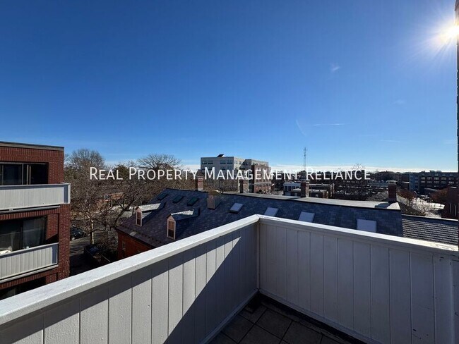 Building Photo - 20 Central St