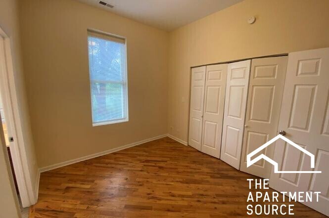 Building Photo - 2300 S Ridgeway Ave