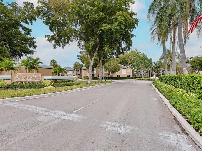 Building Photo - 9833 Westview Dr