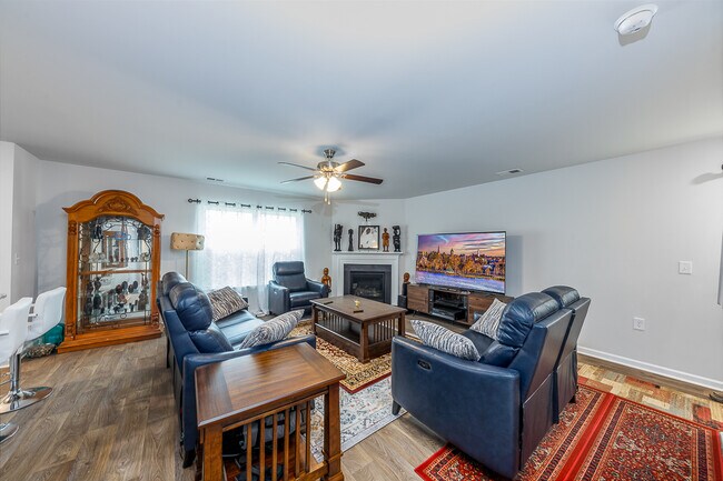 Building Photo - 410 Ginger Dr