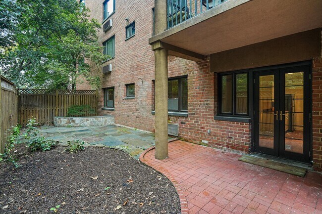 Building Photo - 4114 Davis Pl NW