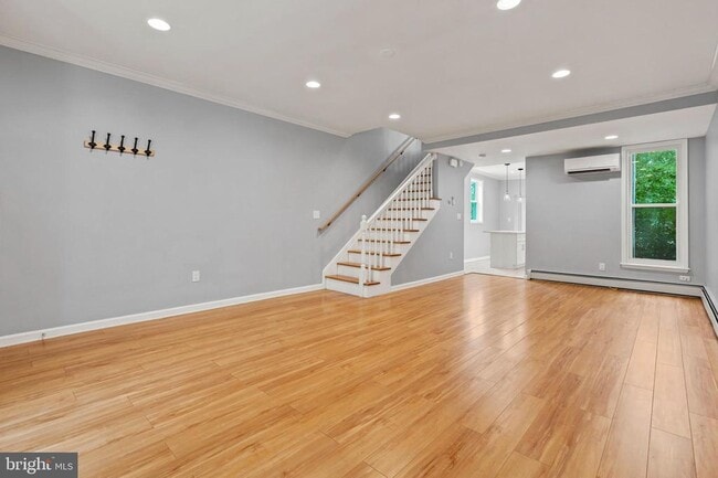 Building Photo - 1102 Trinidad Ave NE