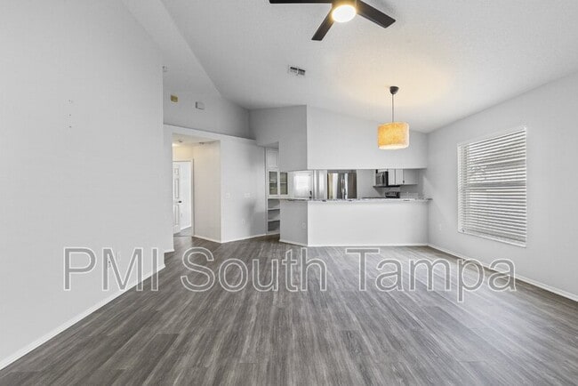 Building Photo - 7515 S Westshore Blvd