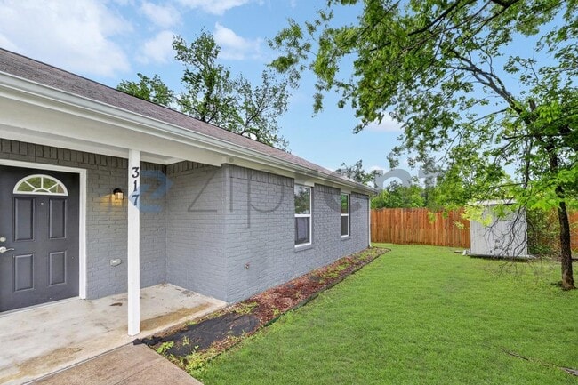 Building Photo - 317 Jones St