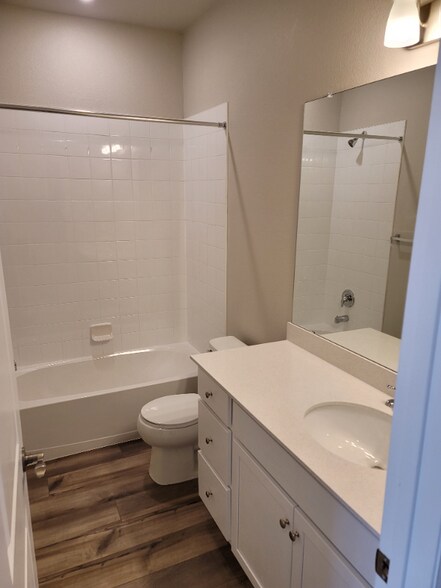 Building Photo - 463 Millwall Cir